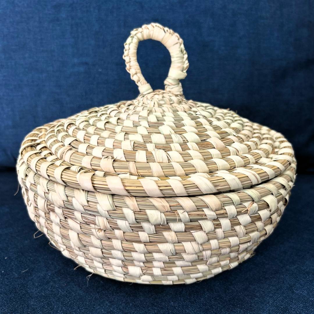 Looped Lid Handle Handwoven Basket - shgeshop